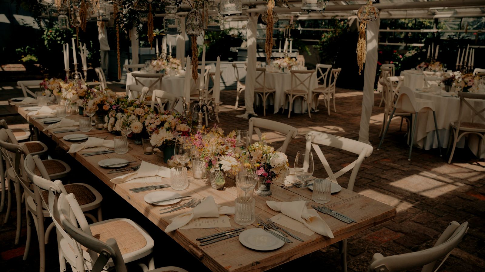El salón a las 21:30, en cena.
